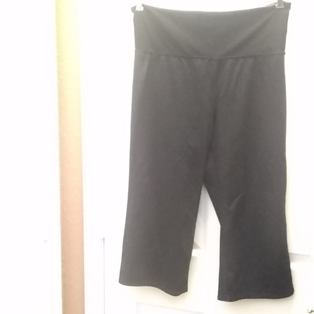 FINAL MARKDOWN Tek gear yoga capris medium